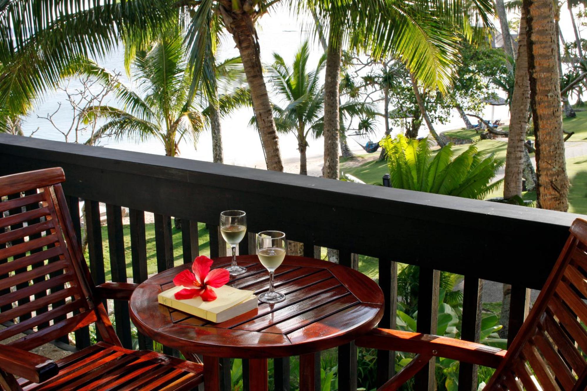 The Warwick Fiji Hotel Korolevu  Luaran gambar A balcony at the resort