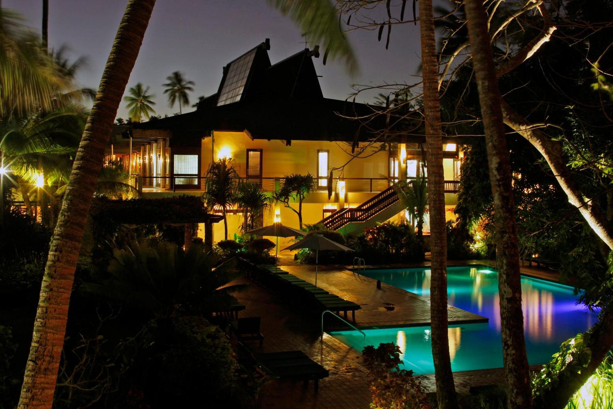 The Warwick Fiji Hotel Korolevu  Luaran gambar The house at night