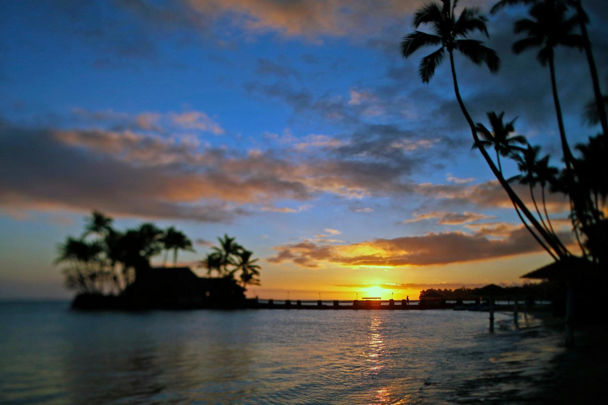 The Warwick Fiji Hotel Korolevu  Luaran gambar Sunset at the Four Seasons Resort