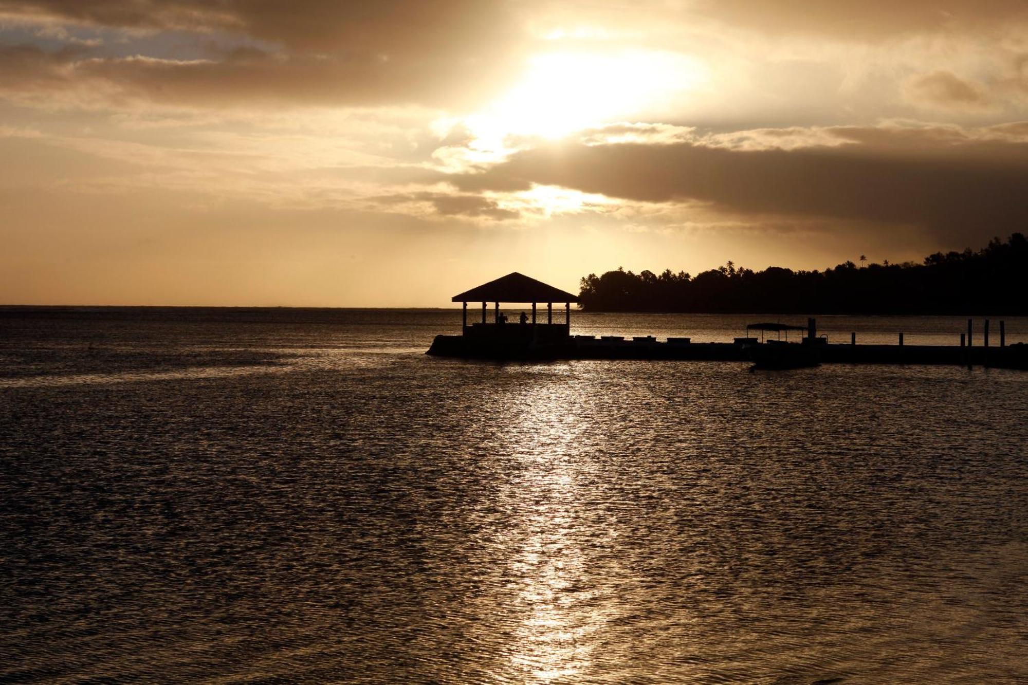 The Warwick Fiji Hotel Korolevu  Luaran gambar Sunset at the beach